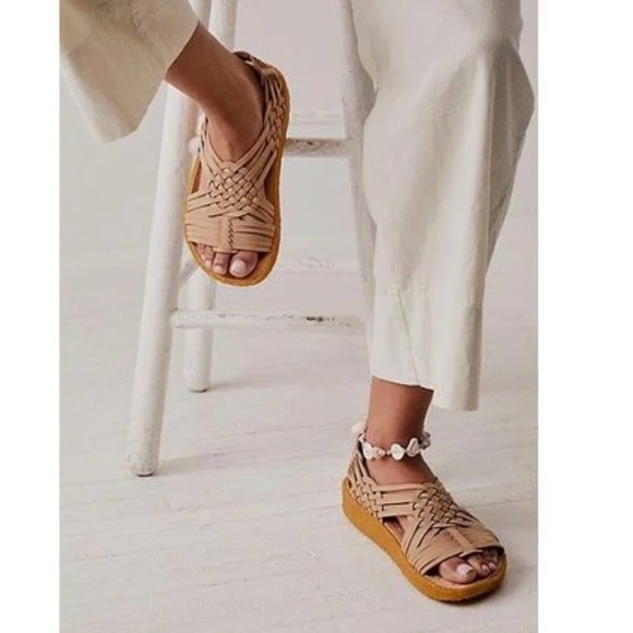 Malibu canyon sandals, Tan leather, new in box, super comfortable sole - Picture 2 of 8